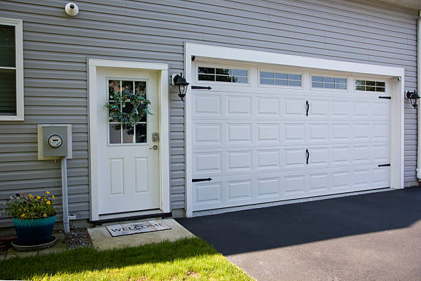 24/7 Emergency Garage Door Panel Replacement experts in Parker, FL